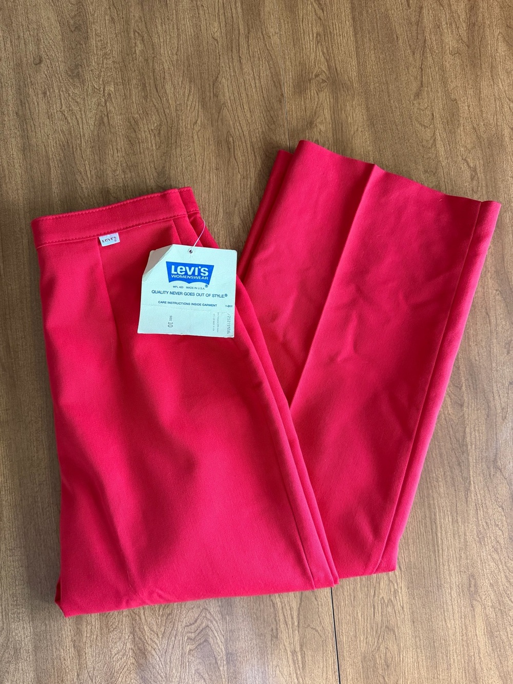 Vintage Levi’s Womenswear Red High Waist Trousers Deadstock 70s Pants